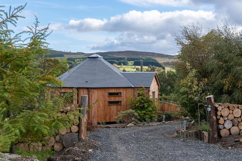 Dalnoid Cottages & Treehouses Nr Glenshee Exterior photo