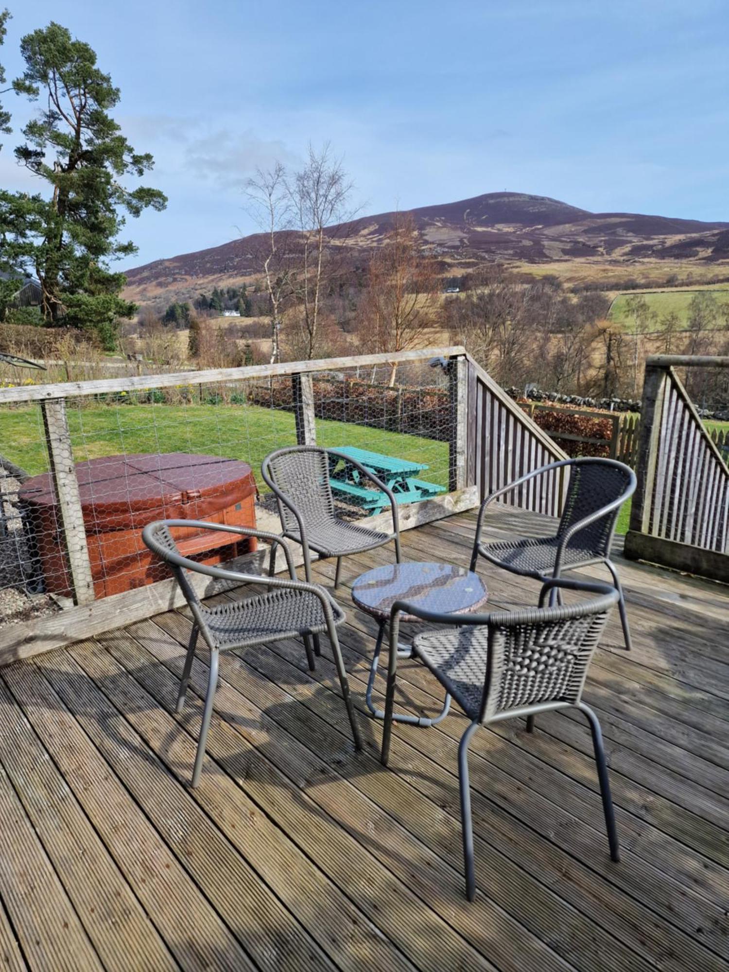 Dalnoid Cottages & Treehouses Nr Glenshee Exterior photo