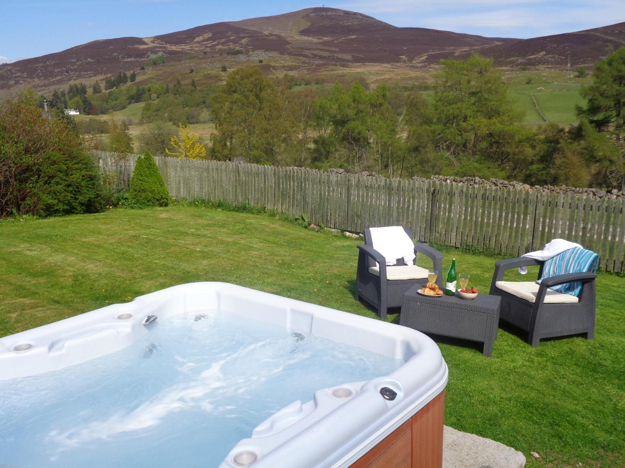Dalnoid Cottages & Treehouses Nr Glenshee Exterior photo