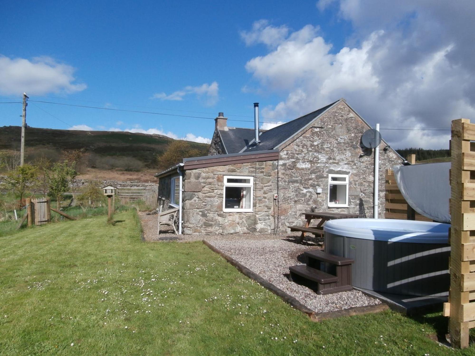 Dalnoid Cottages & Treehouses Nr Glenshee Exterior photo