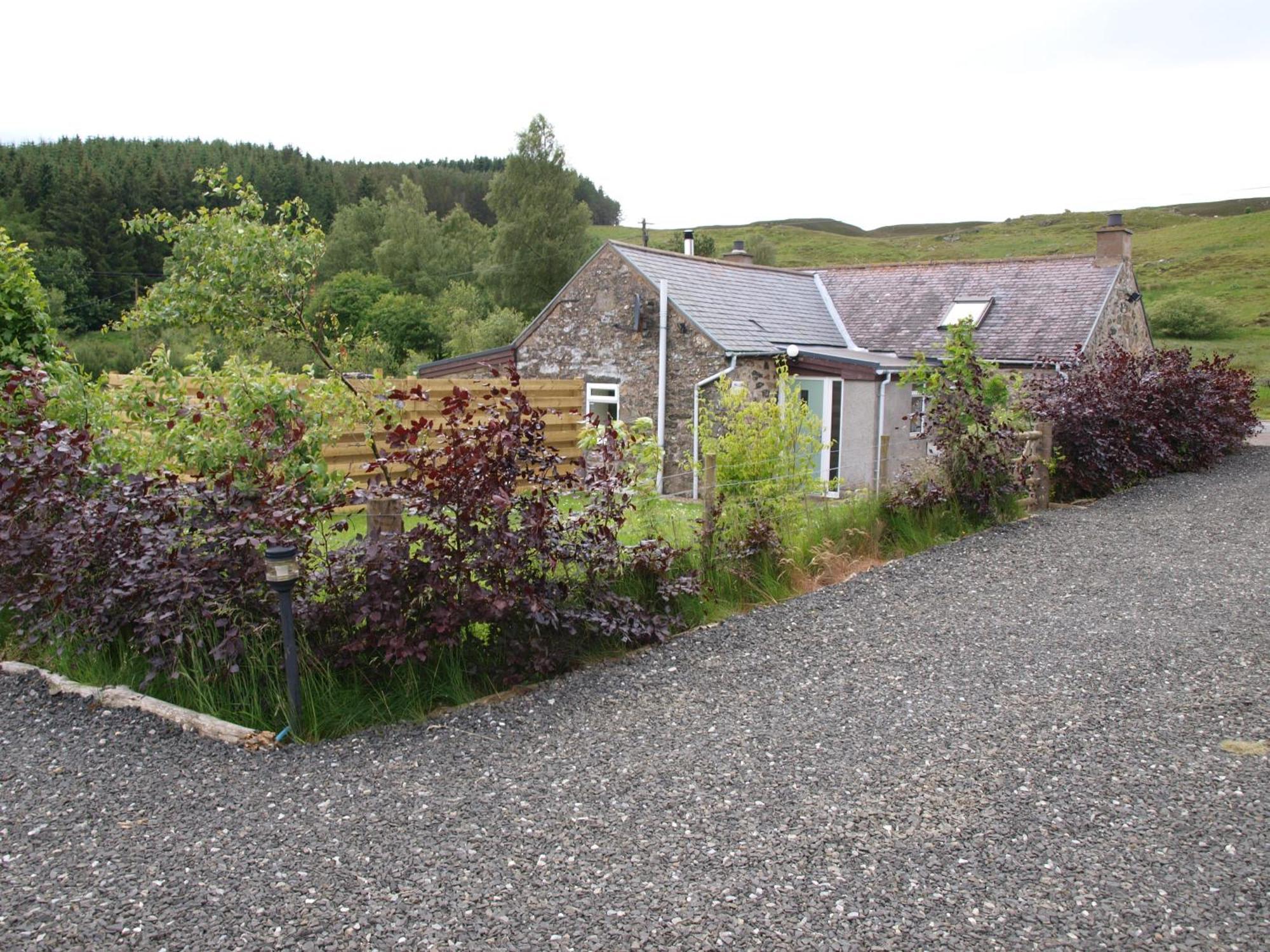 Dalnoid Cottages & Treehouses Nr Glenshee Exterior photo